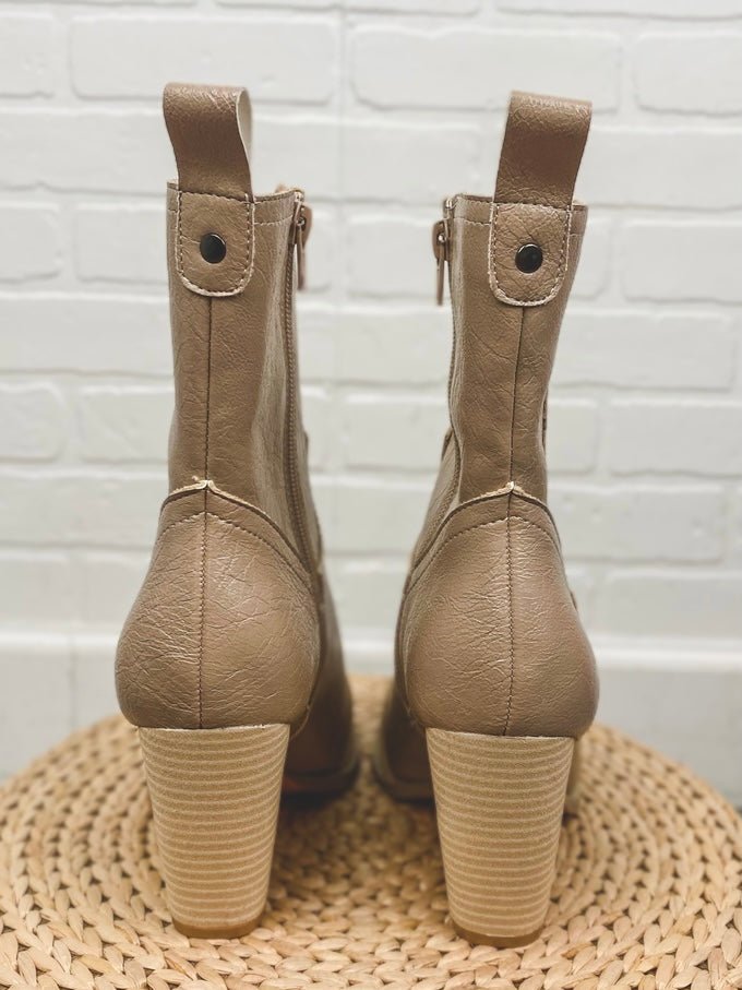 Ariella ankle bootie taupe