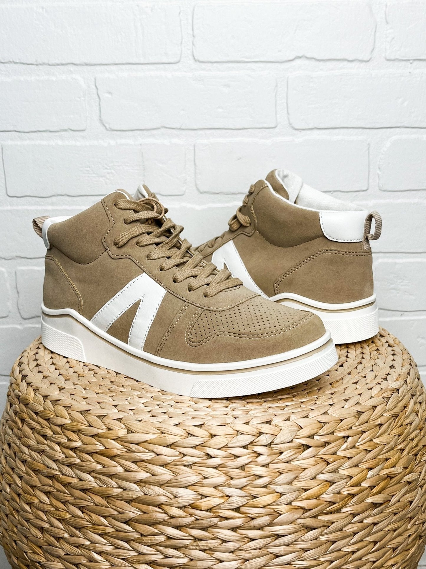 Gio high top sneaker sand/white
